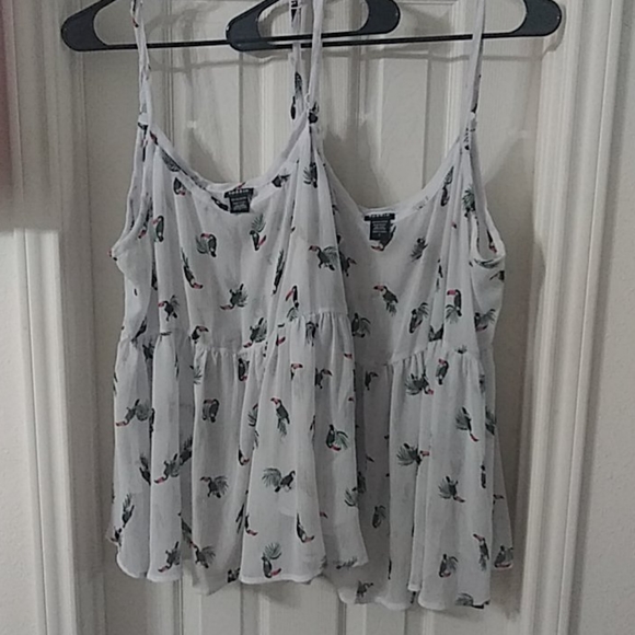 Flowy tropical top - Picture 3 of 6